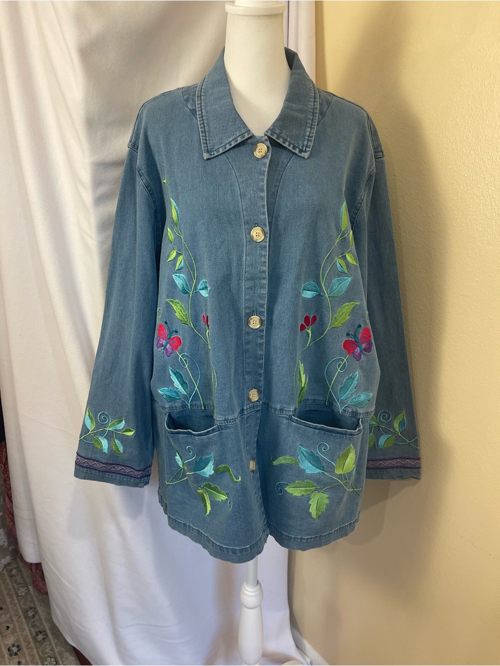 Denim & Co XL Boho Butterfly Floral Embroidered Denim Jacket Pockets Cotton Y2K